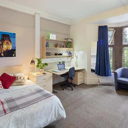 The Holmes ホテル *